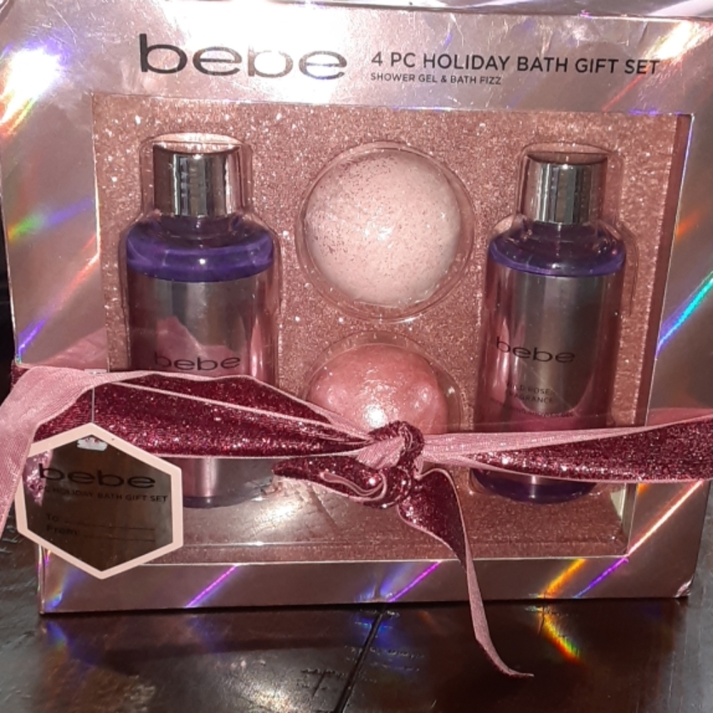 Babe Bath Bomb & Shower Gel